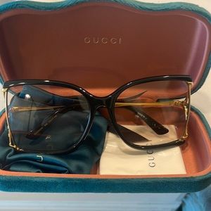 AUTHENTIC Gucci glasses